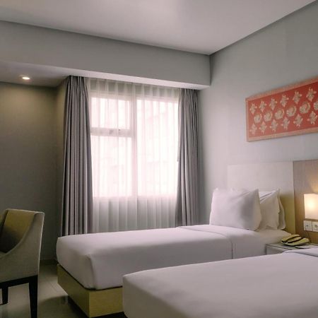 Hotel Santika Depok Exterior photo