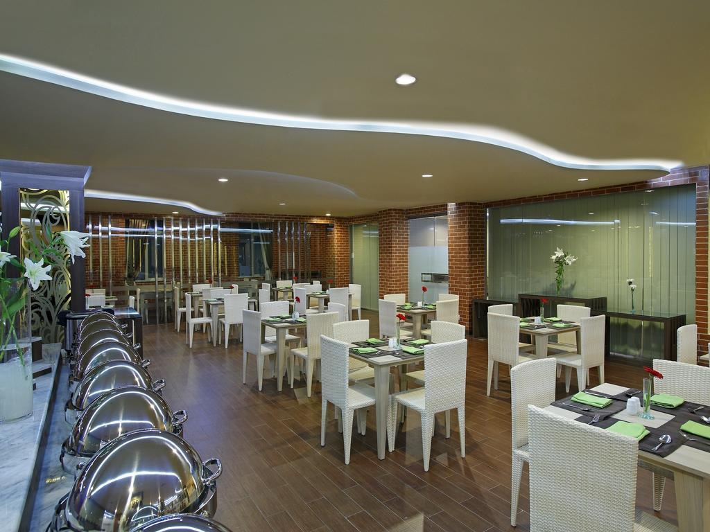 Hotel Santika Depok Exterior photo