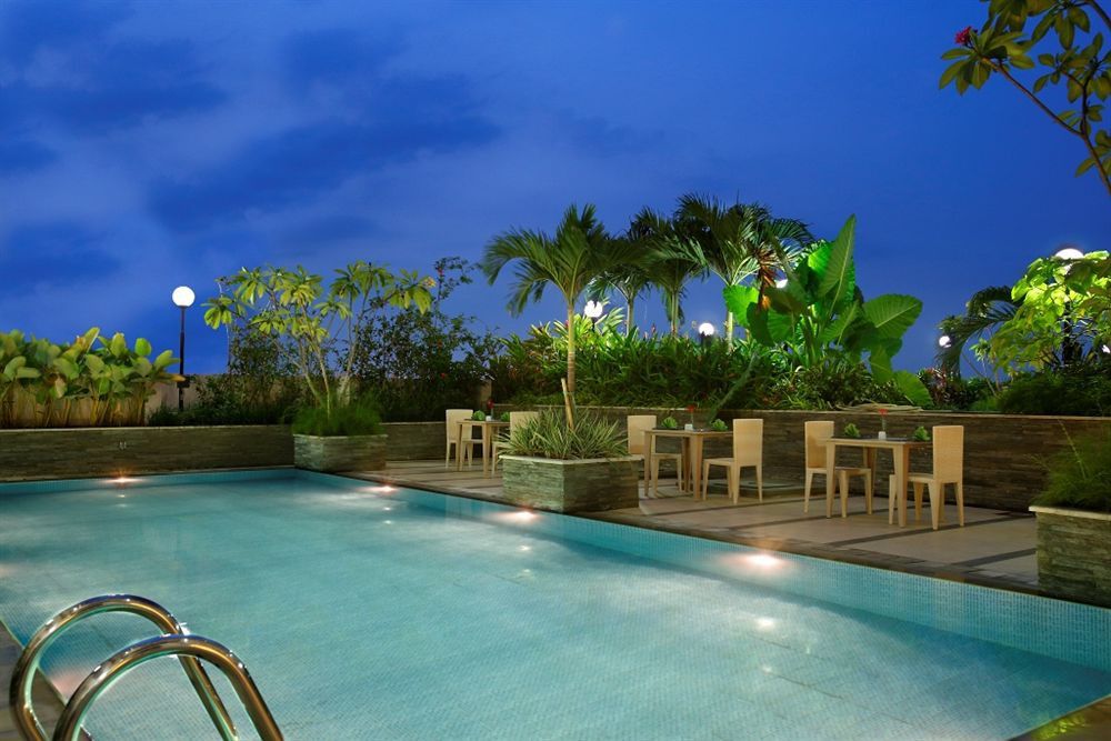 Hotel Santika Depok Exterior photo
